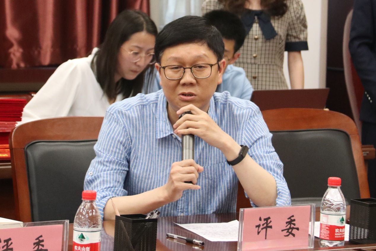 说明: E:\网站公众号维护\2021年\5月\0525bevictor伟德党委书记王桂为师生党员上党课\新建文件夹 (3)\IMG_2471.JPG